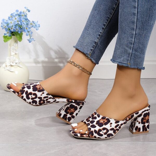⁦Leopard Square Toe Sandals Summer High-heeled Slippers Chunky Heel Shoes For Women⁩ - الصورة ⁦3⁩
