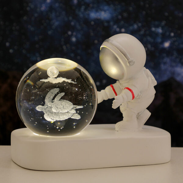⁦Glowing Planetary Galaxy Astronaut Crystal Ball Night Lights USB Power Warm Bedside Light Brithday Gift Night Lamp⁩ - الصورة ⁦8⁩