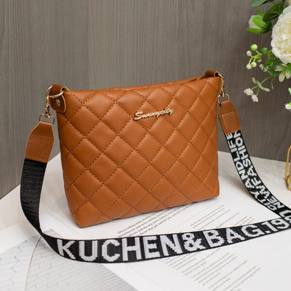 ⁦Small Messenger Bag For Women Trend Lingge Embroidery Female Shoulder Bags Fashion Chain Ladies Crossbody Purse⁩ - الصورة ⁦4⁩